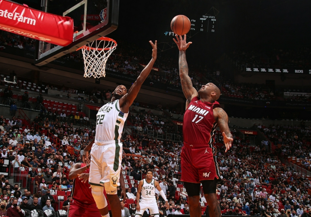  阿德巴约两双热火复仇雄鹿  